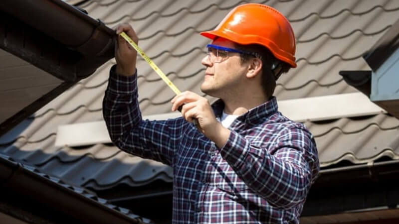 12 Questions to Ask a Roofer Before Shaking Hands